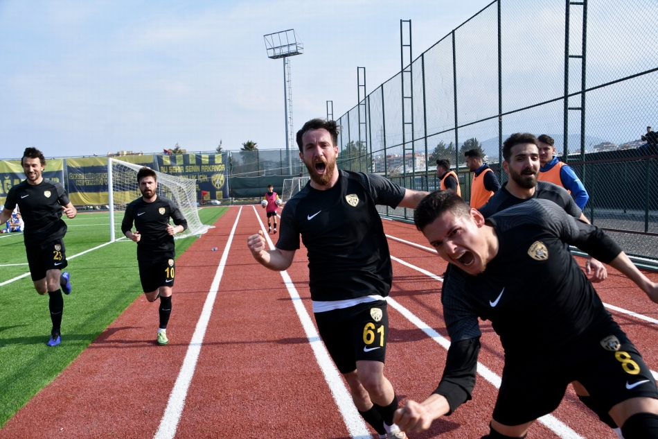2022/02/1644837043_6_aliagaspor_fk-_Izmirspor-u_puansiz_gonderdi_-10-_-1.jpg