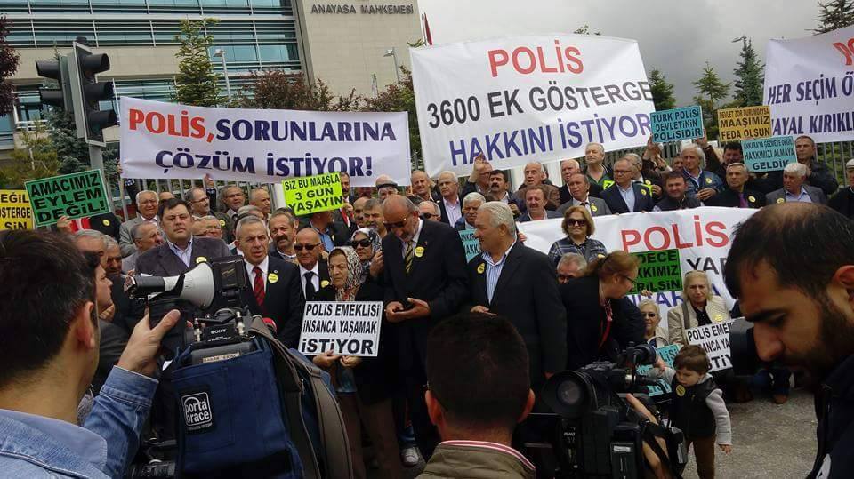 Emekli Polislere Duruşma Gününde Mahkeme Önünde Buluşma Çağrısı Yapıldı.