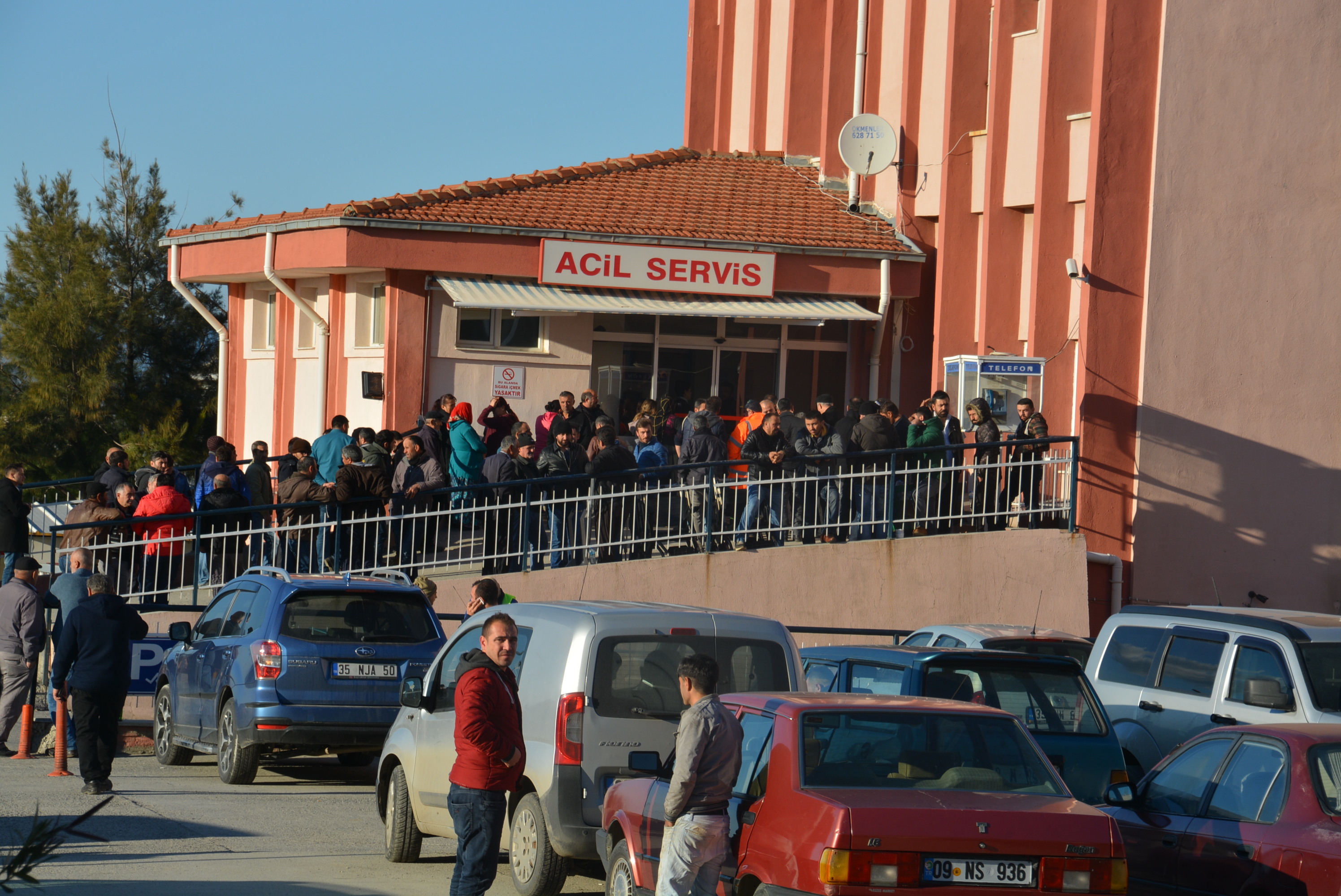 Gemi söküm işçileri 25 metreden denize düştü