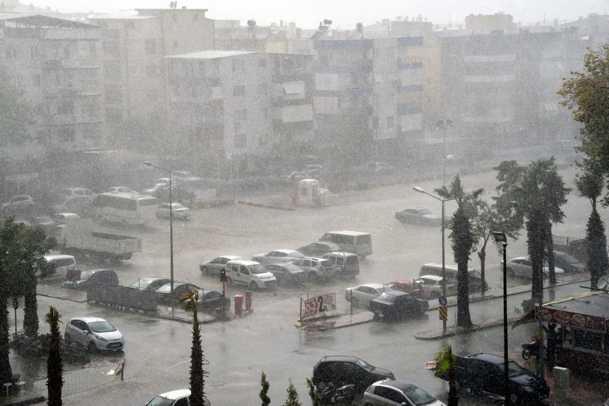  İzmir  Ve Balıkesir'de Kuvvetli Yağış Bekleniyor