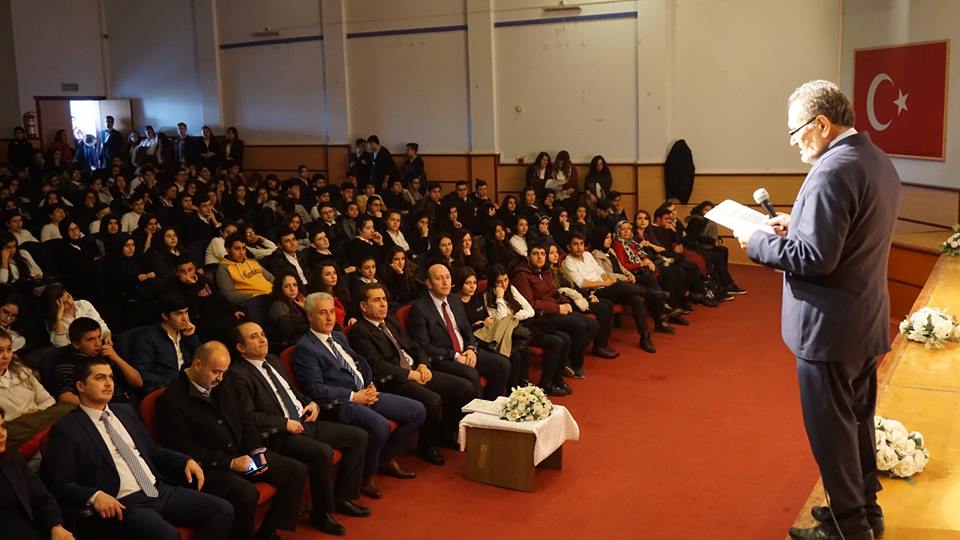 EĞİTİMCİ YAZAR KESKİN'DEN ÖĞRENCİLERE "EĞİTİMDE HEDEF VE KENDİNE GÜVEN" KONFERANSI