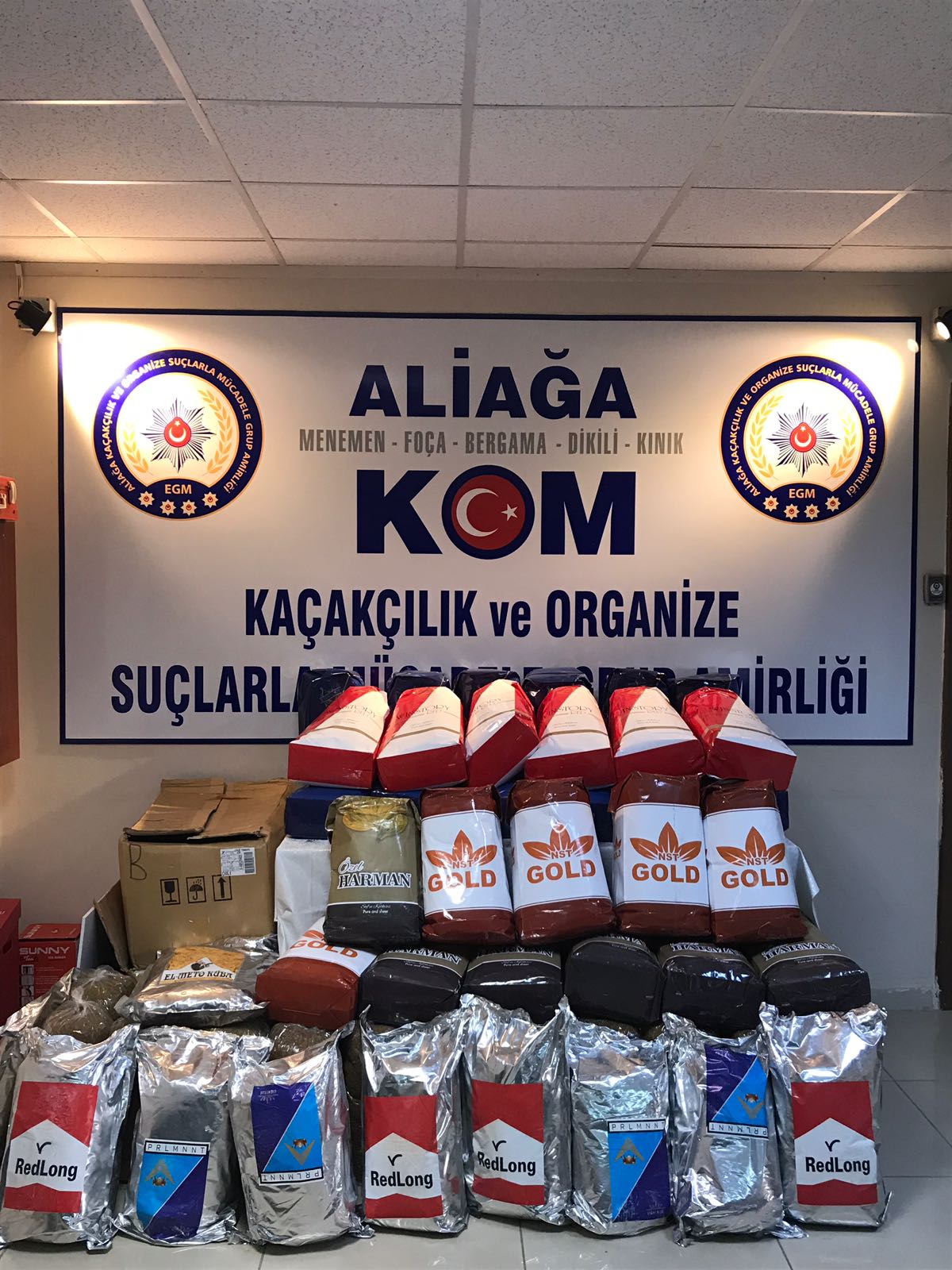 Aliağa'da Kaçak Tütün Ele Geçirildi.