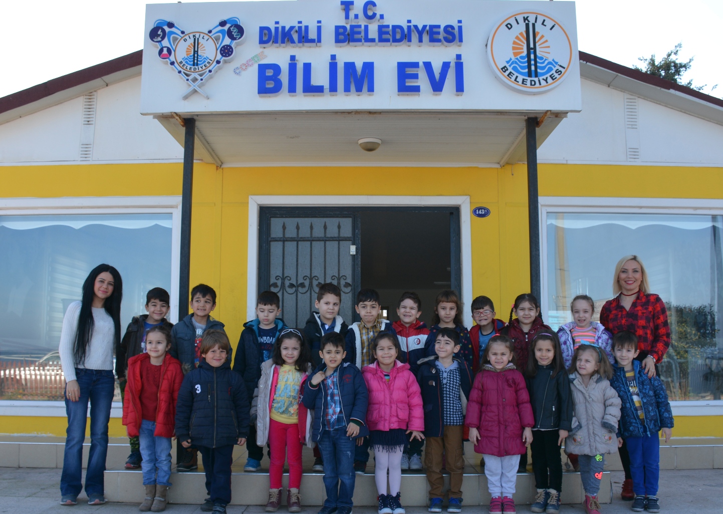 DİKİLİ BELEDİYESİ ÇOCUK BİLİM EVİ'NE AKIN VAR