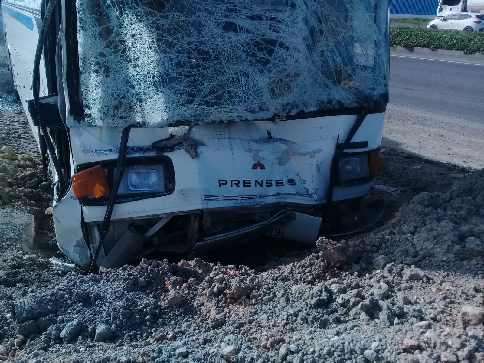 ALİAĞA'DA TRAFİK KAZASI; 10  YARALI