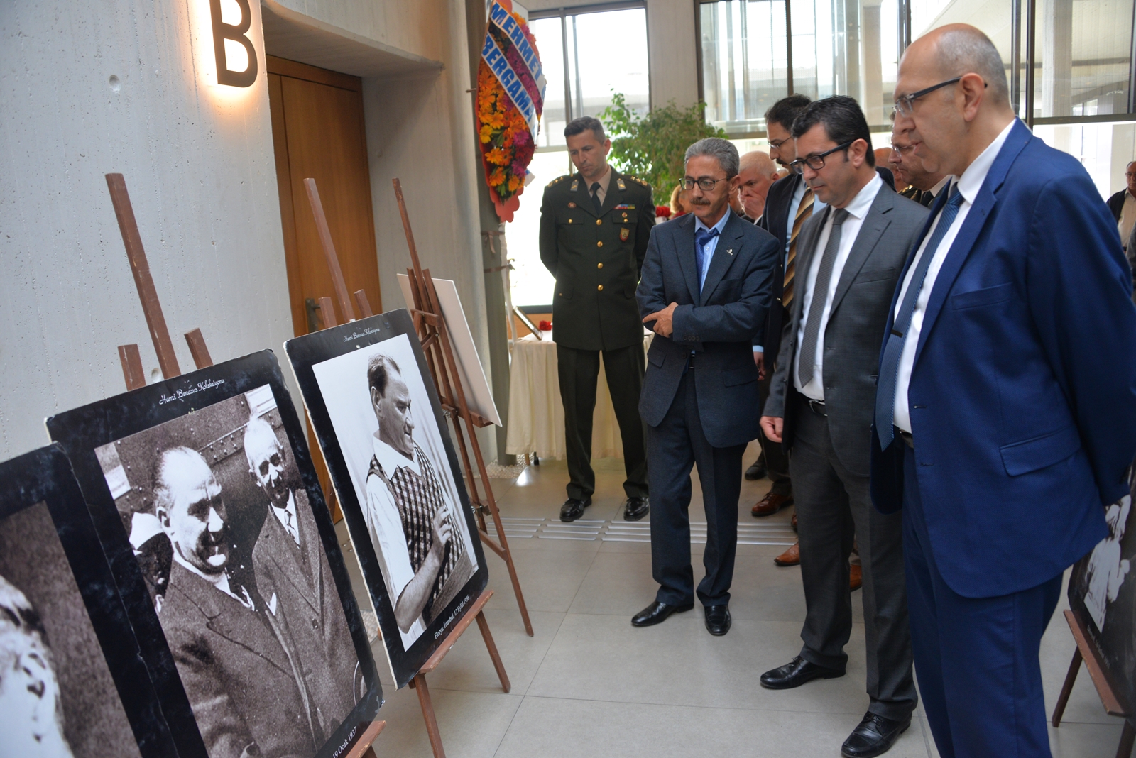 HANRİ BENAZUS'UN ATATÜRK FOTOĞRAFLARI SERGİSİ BERGAMA'DA