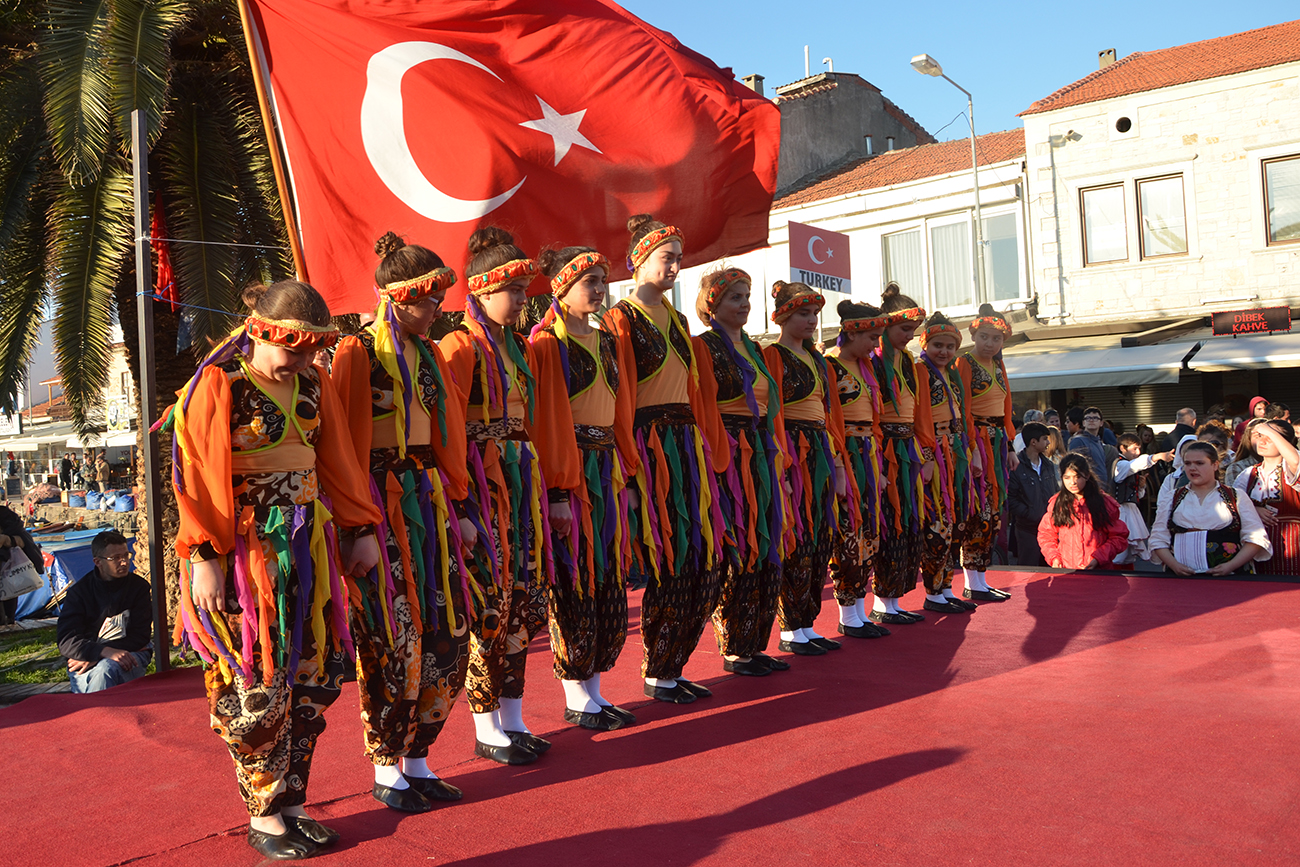 FOÇA ULUSLARARASI ÇOCUK ŞENLİĞİ