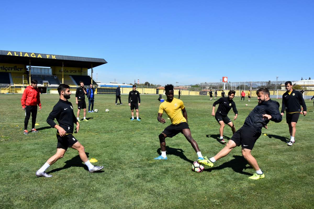 ALİAĞASPOR KRİTİK ÇEŞME MAÇININ HAZIRLIKLARINI SÜRDÜRÜYOR