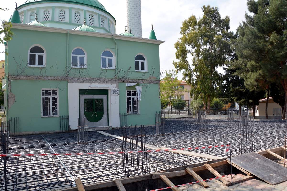 ALİAĞA YEŞİLTEPE CAMİ'NDE TEMEL ATMA TÖRENİ GERÇEKLEŞTİRİLDİ