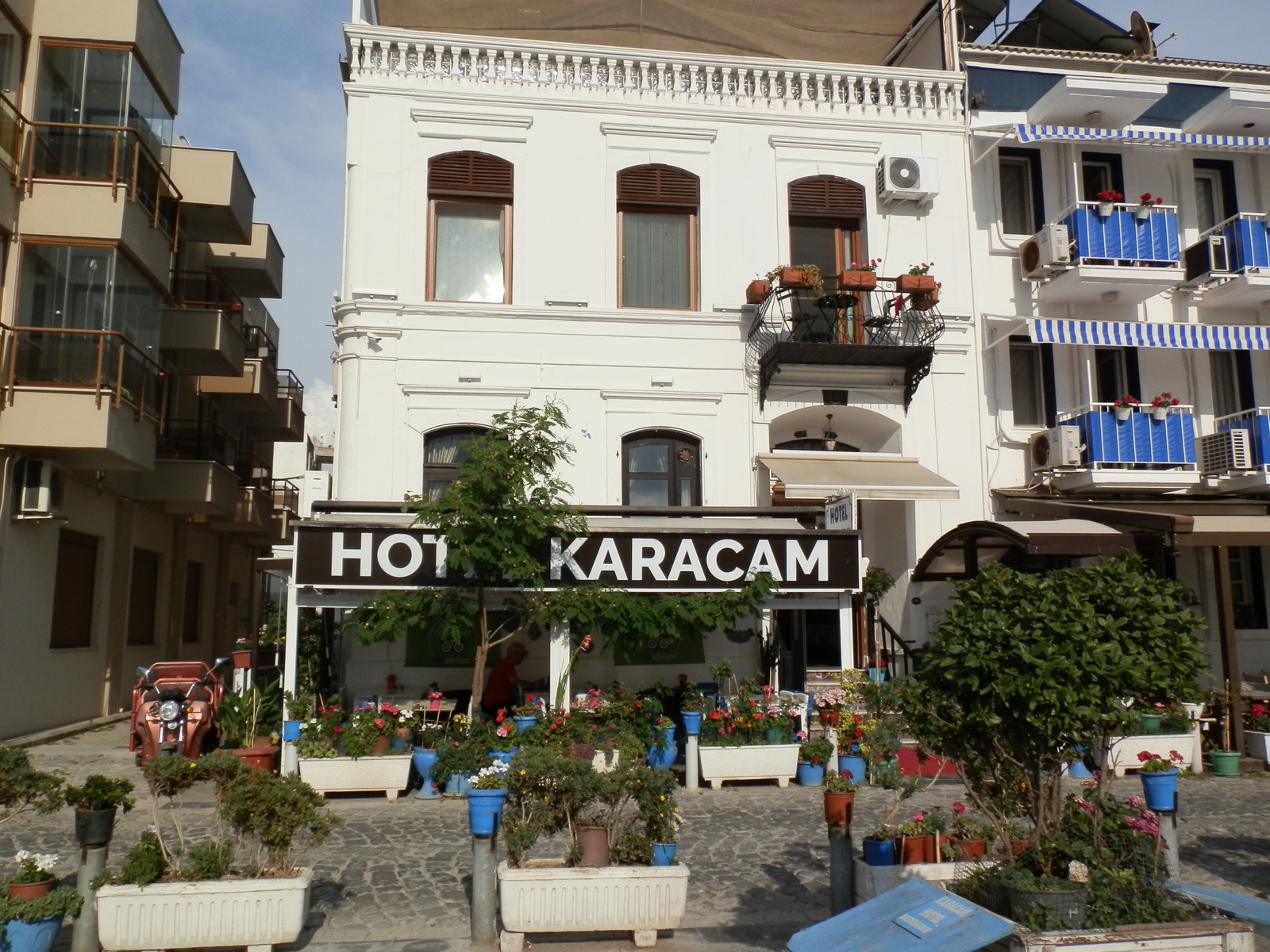 FOÇA'DA 137 YILLIK OTEL HEP MÜKEMMEL