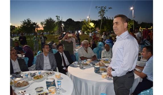 Aliağa'da engelli vatandaşlar iftarda buluştu