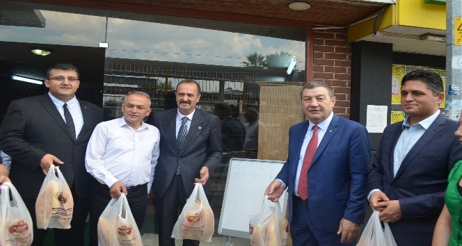 'Askıda Ekmek' projesine bir destek de İzmir'den