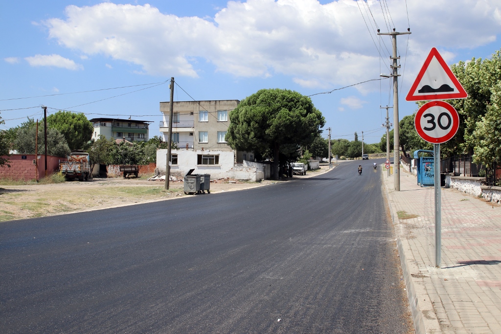 BERGAMA'NIN YOLLARI YAPILIYOR