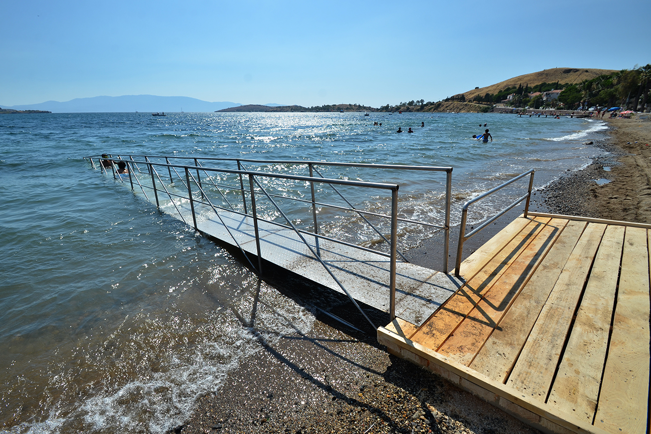 FOÇA'DA YÜZMEYE ENGEL YOK