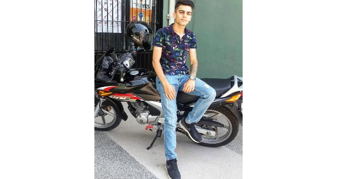 İzmir'de motosiklet refüje girdi: 1 ölü, 1 yaralı