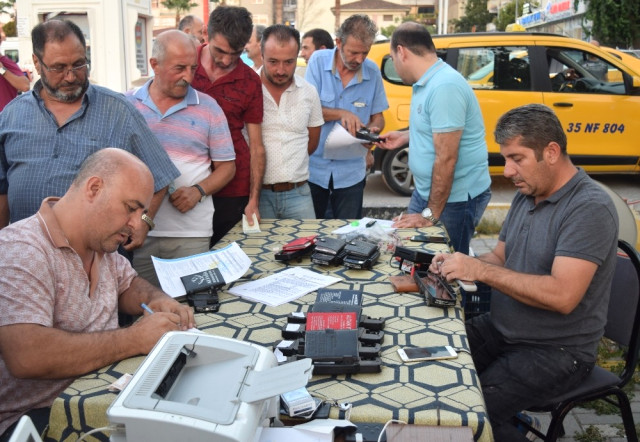 Aliağa'daki Taksiler Yüzde 20 Zamla Yolcu Alımına Başladı