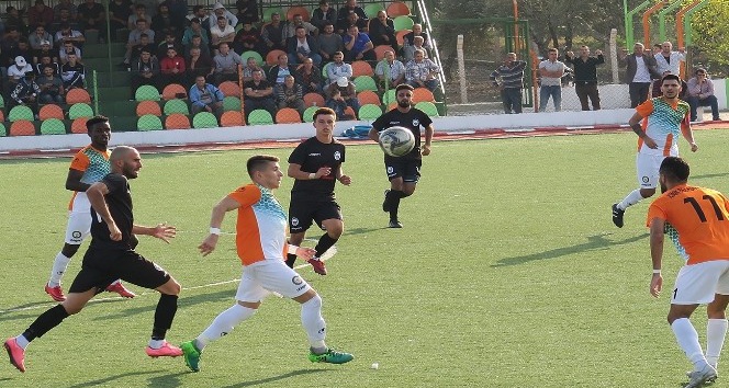 Foça Belediyespor 3'te 3 yaptı