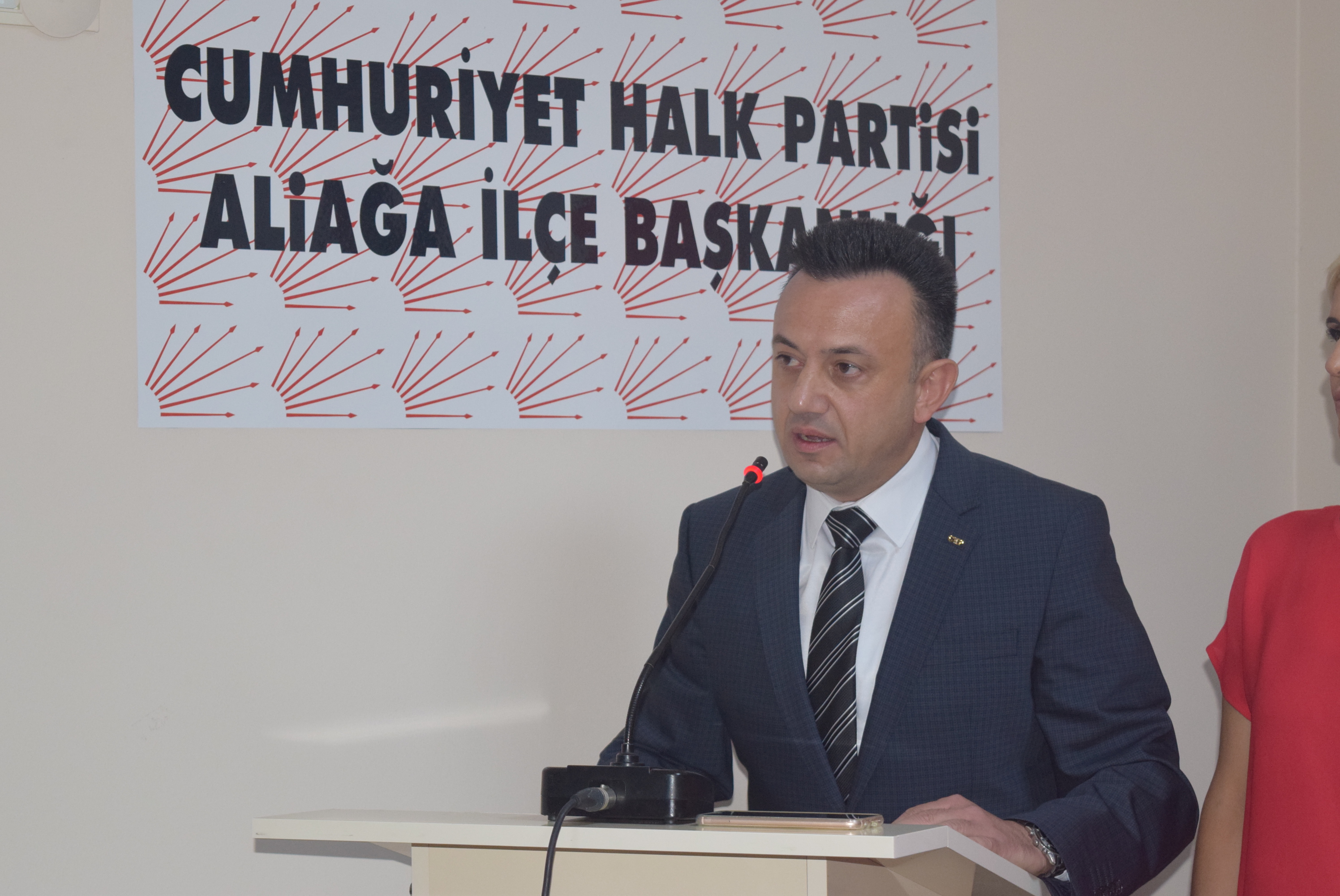 Remzi Özcan CHP´den Aliağa Belediye Başkanlığı aday adaylığını açıkladı.