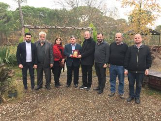 BAŞKAN SADIK DOĞRUER'E BASINDAN TEŞEKKÜR PLAKETİ