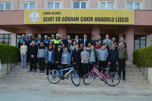 Aliağa'da Öğrencilere Bisiklet