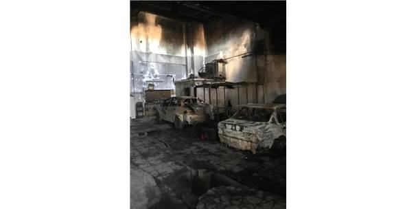 Aliağa'daki Yangın Kaportacı Dükkanını Kül Etti