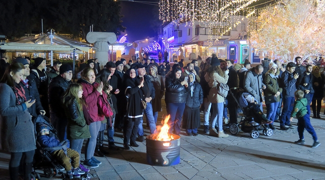 Foça'da 'hoş geldin 2019' kutlaması