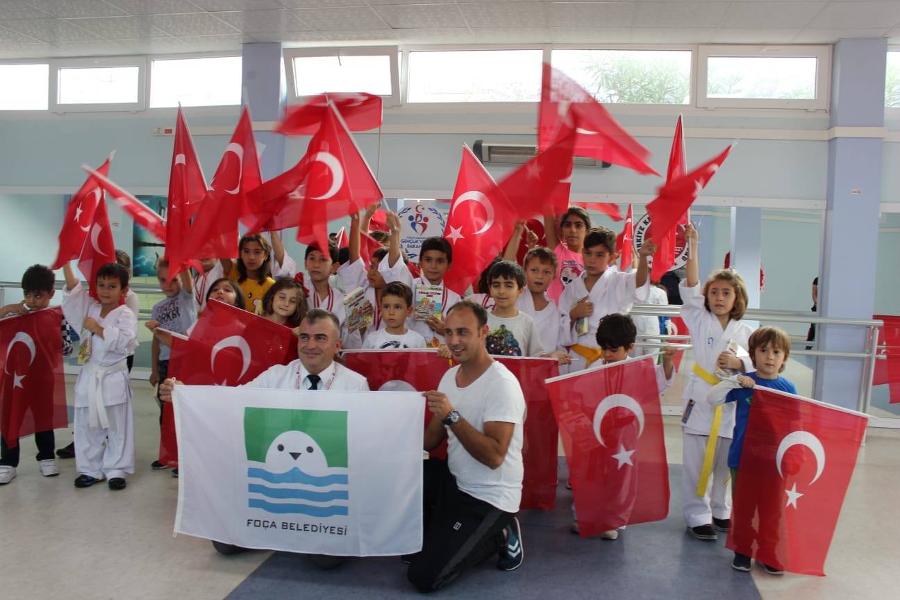 FOÇALI MİNİK SPORCULAR KARATE TERFİ SINAVINDA TERLEDİ