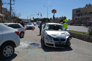 Şakran'da  Otomobil Devrildi.  2 yaralı