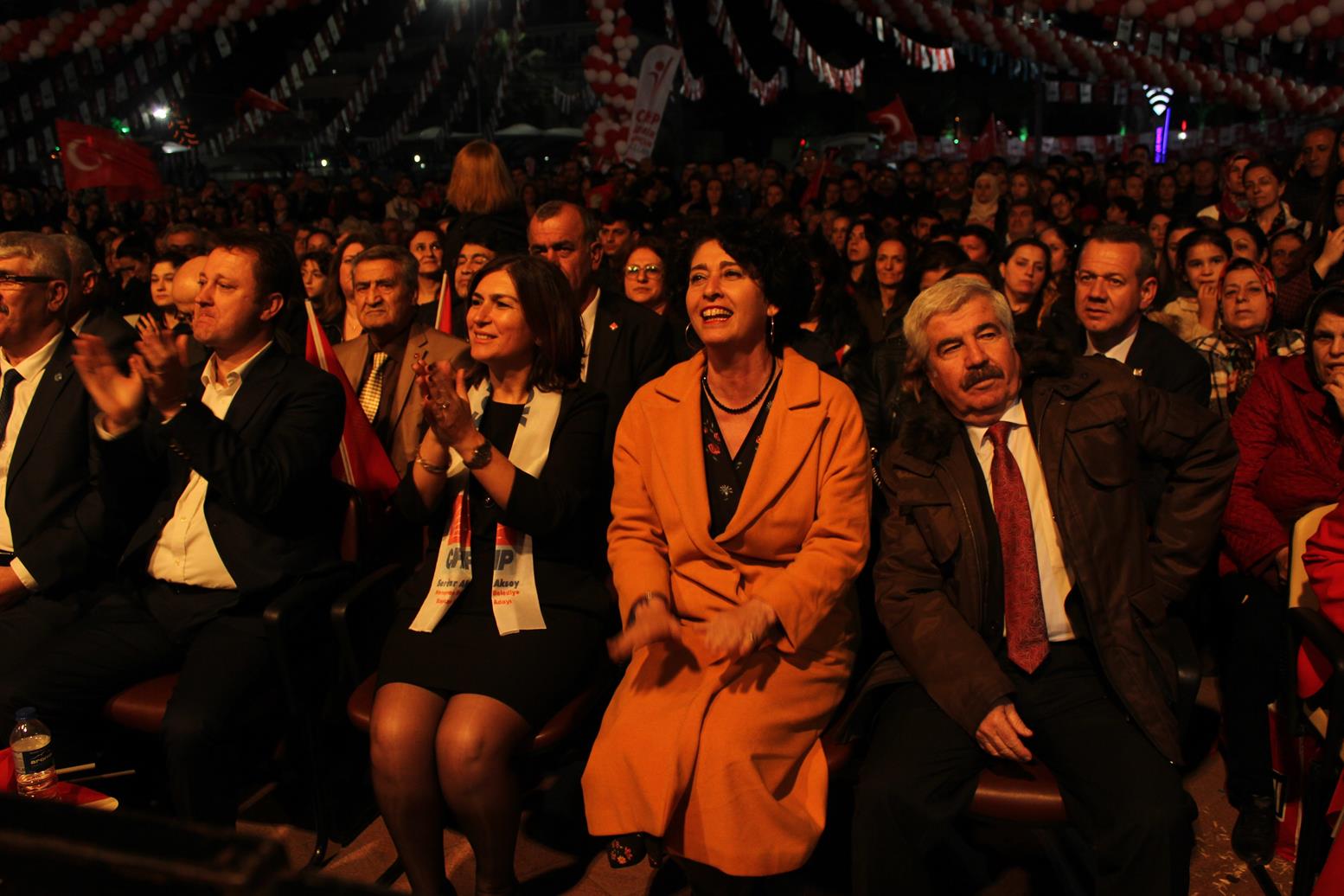 8 Mart Dünya Emekçi Kadınlar Gününü Menemen Edip Akbayram Konseri ile kutladı