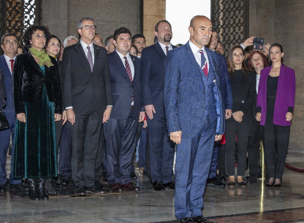 Başkan Tunç Soyer ve İzmir'in ilçe belediye başkanları Anıtkabir'i ziyaret etti