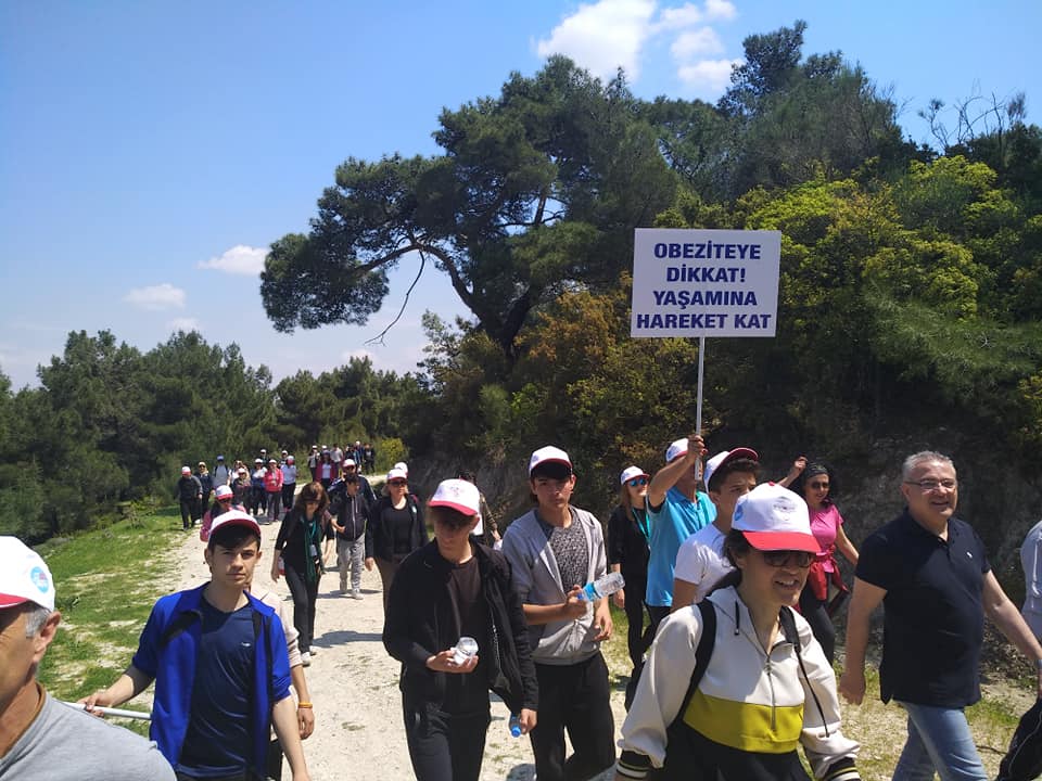 Foça'da Günde 10 Bin Adım Yürüyüşü