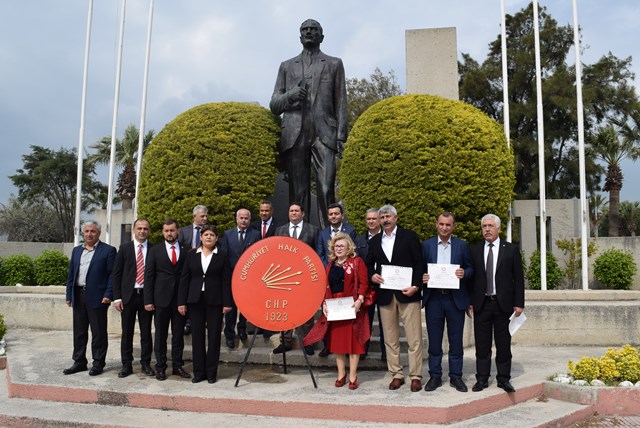 CHP Aliağa Belediye Meclis Üyeleri mazbatalarını teslim aldılar.