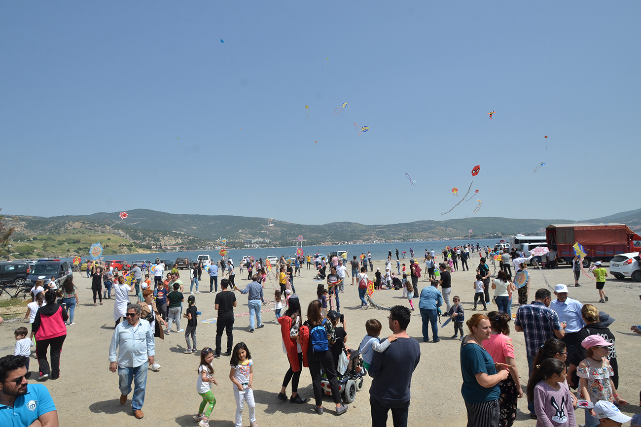 FOÇA'DA UÇURTMA ŞENLİĞİ