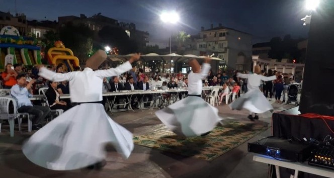 Menemende 2 bin kişiyi iftar yemeği