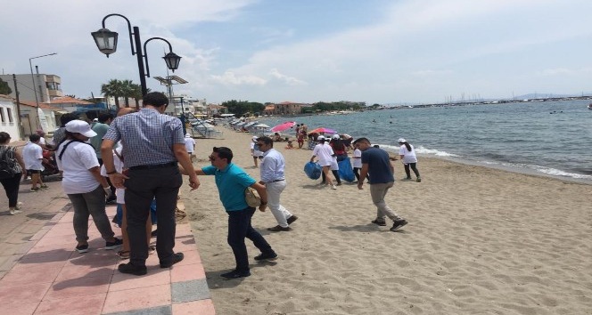 Çandarlı sahilinde kıyı ve denizaltı temizliği yapıldı