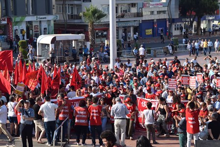 İzmir Emek ve Demokrasi Güçleri Aliağa Belediyesi İşten Çıkarılan İşçilere Destek Verdi.