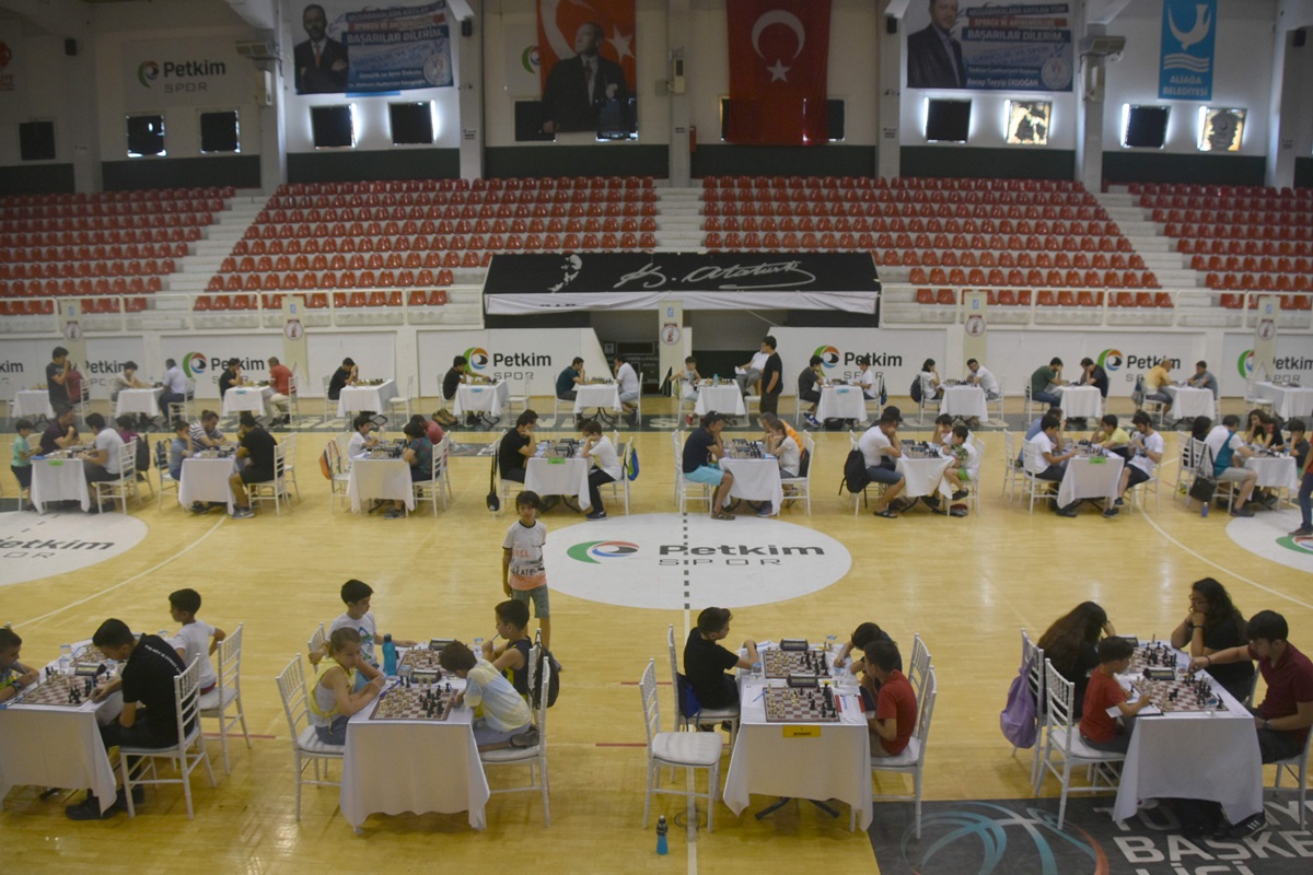 Aliağa Belediyesi 'Kyme Satranç Turnuvası' Başladı