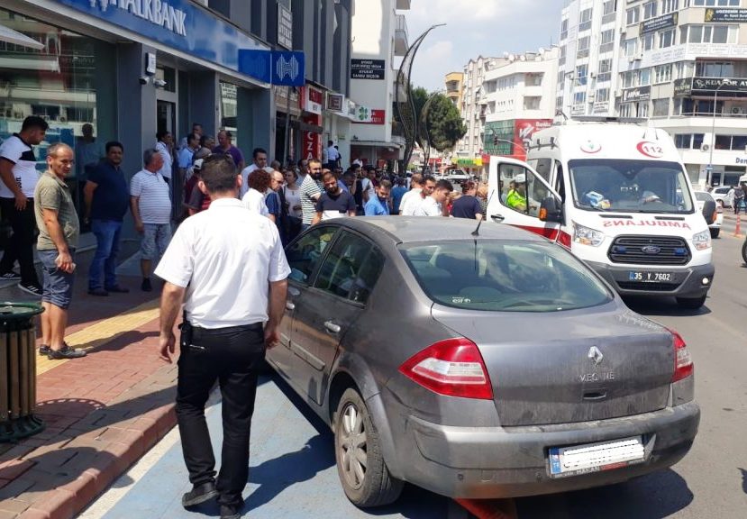 Aliağa'da otomobil yaya çarptı 1 Yaralı