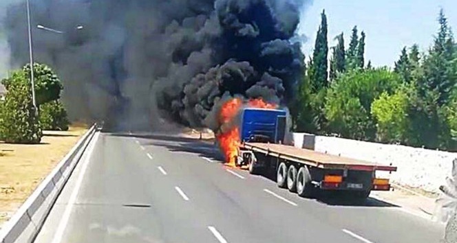 Seyir halindeki tır alev topuna döndü