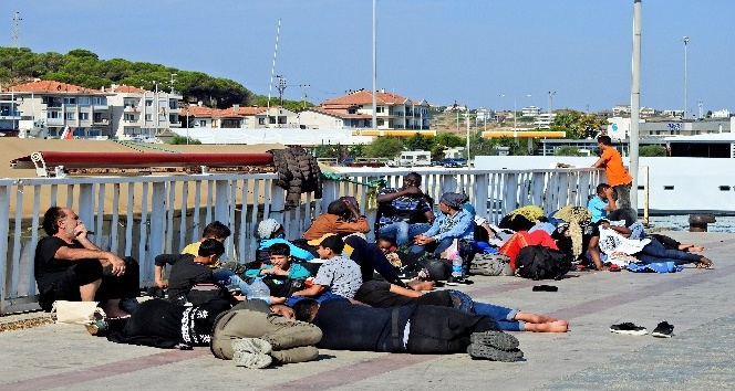 Çeşme'de 1 günde 6 operasyonda 127 göçmen yakalandı