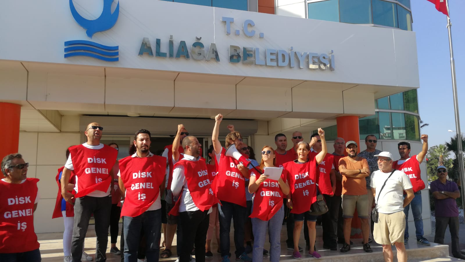 Aliağa Belediyesi'nde Sekiz İşçi Daha Çıkarıldı