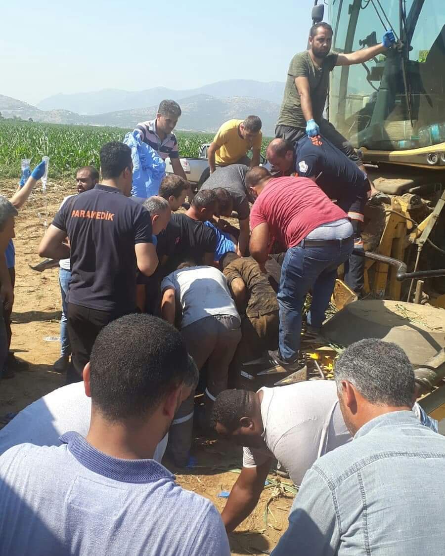 Torbalı da biçer döver faciası: Bacaklarını kaptırdı