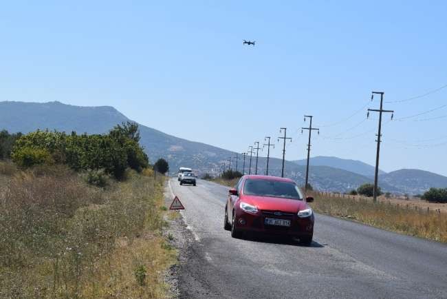 Aliağa İlçe Jandarma sürücüleri drone ile havadan denetledi