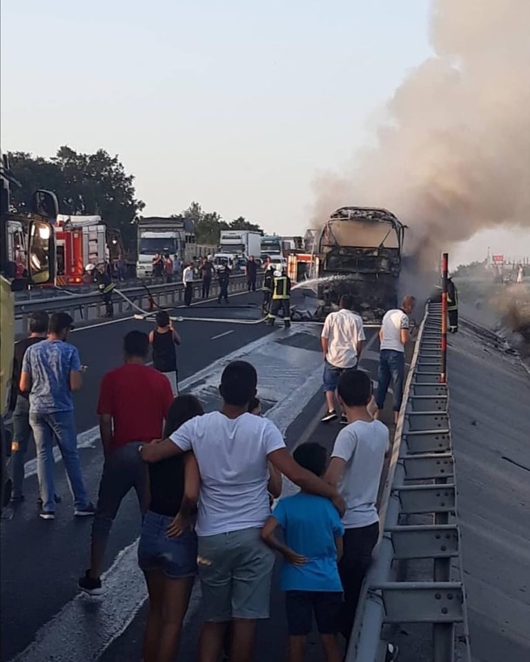 Manisa'da Yolcu Otobüsü yandı