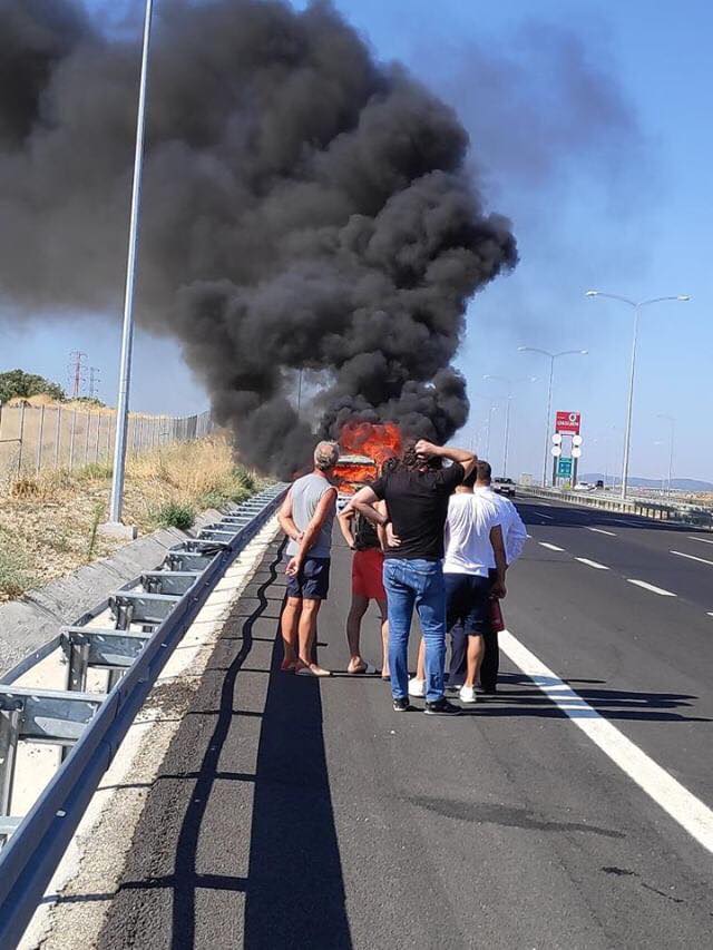 Seyir Halindeki Kamyonet Yandı