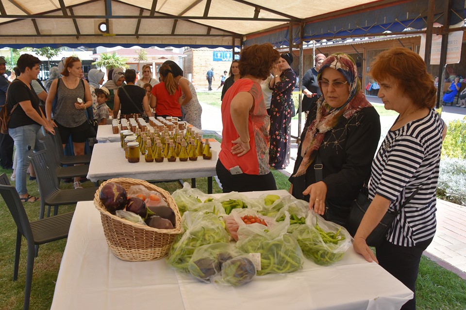 Aliağalı Kadın Üreticilerin İlk Doğal Ürünleri Satışa Çıktı