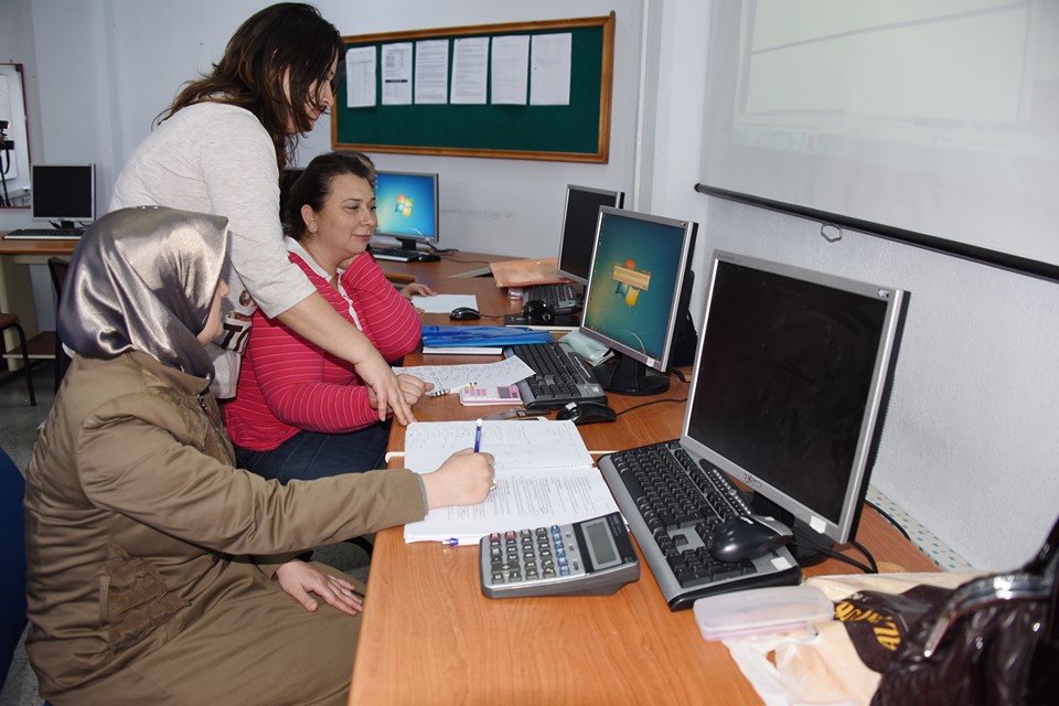 Aliağa Tüpraş Halk Eğitimi Merkezi Meslek Kazandırmaya Devam Ediyor