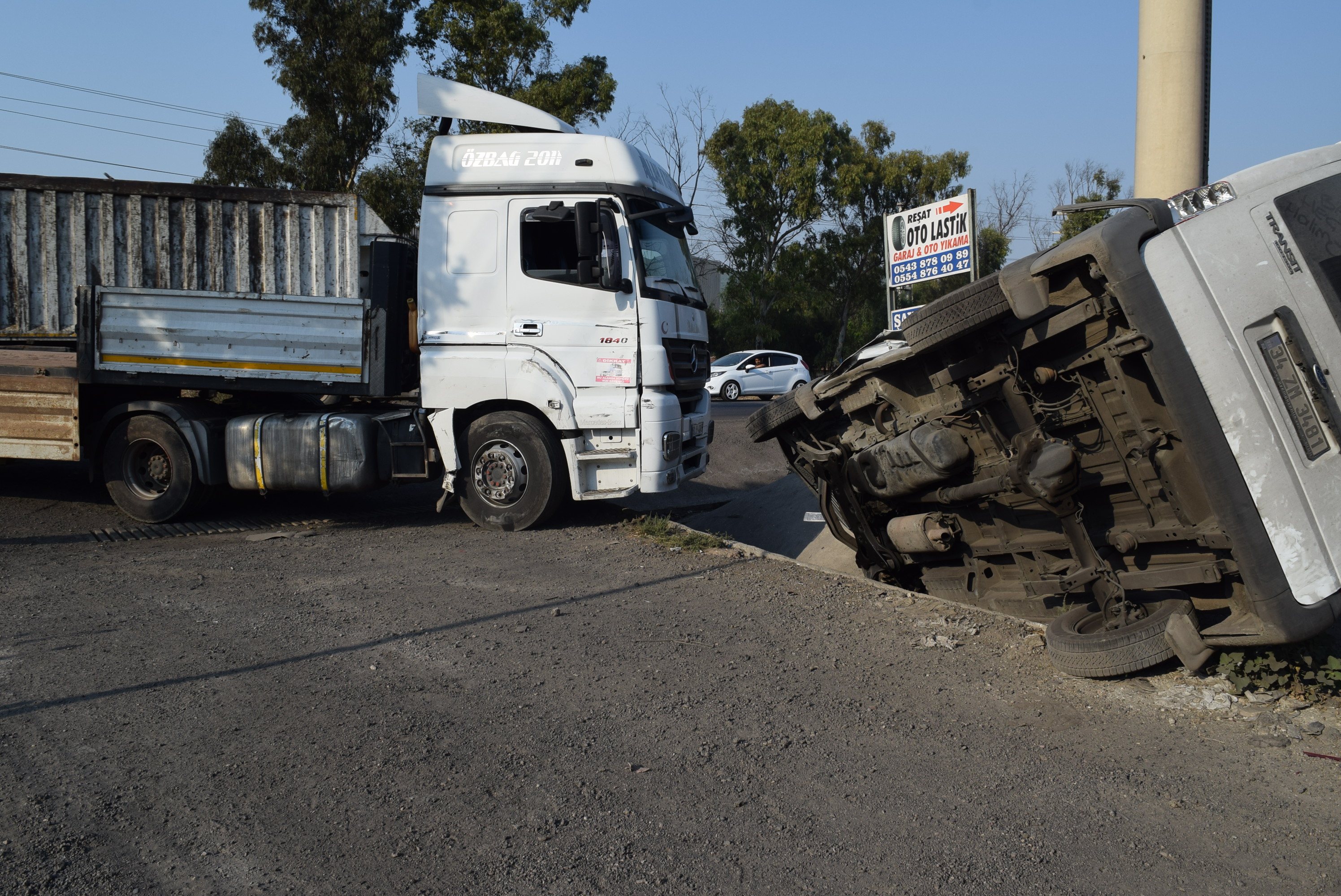  Yeni Foça yolunda Zırhlı Banka Aracı Kaza Yaptı: 1 Yaralı