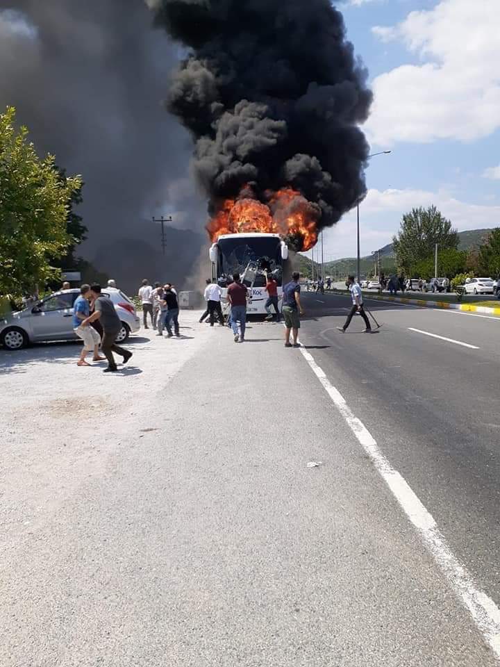 Balıkesir'de otobüs yangını: 5 ölü