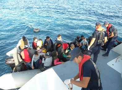 Dikili ve Foça ilçelerinde 89 kaçak göçmen yakalandı
