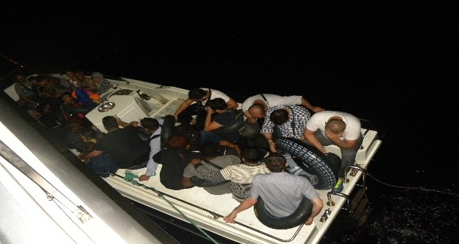 İzmir'de 143 kaçak göçmen yakalandı